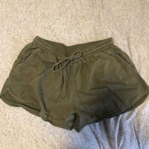 UNIVERSAL THREAD SHORTS